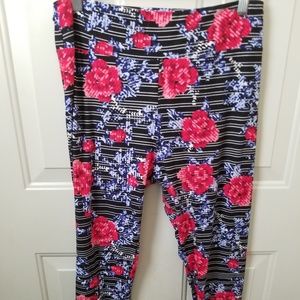 LulaRoe Tall & Curvy Leggings